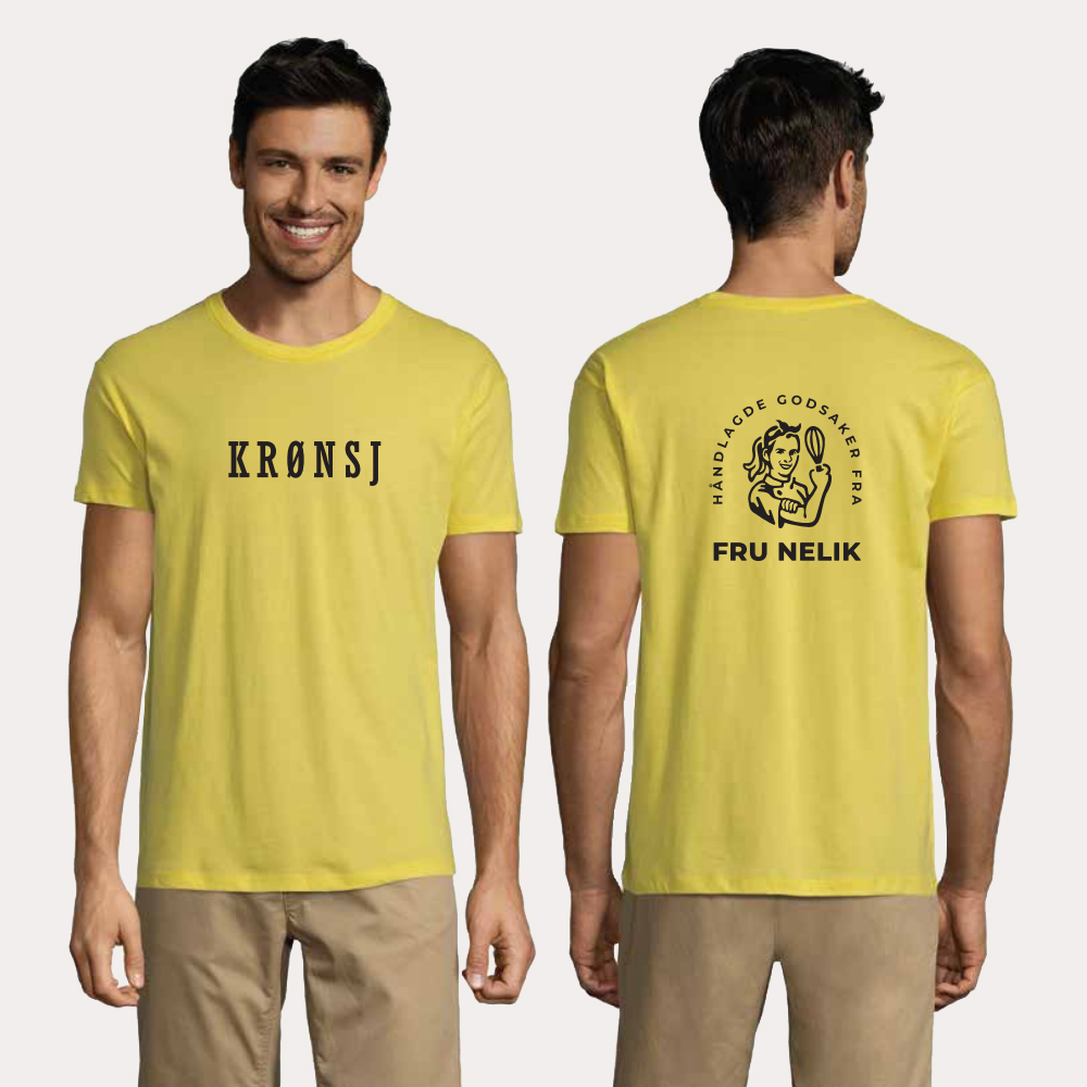merch_tskjorte_gul_med_mann_og_bakgrunn