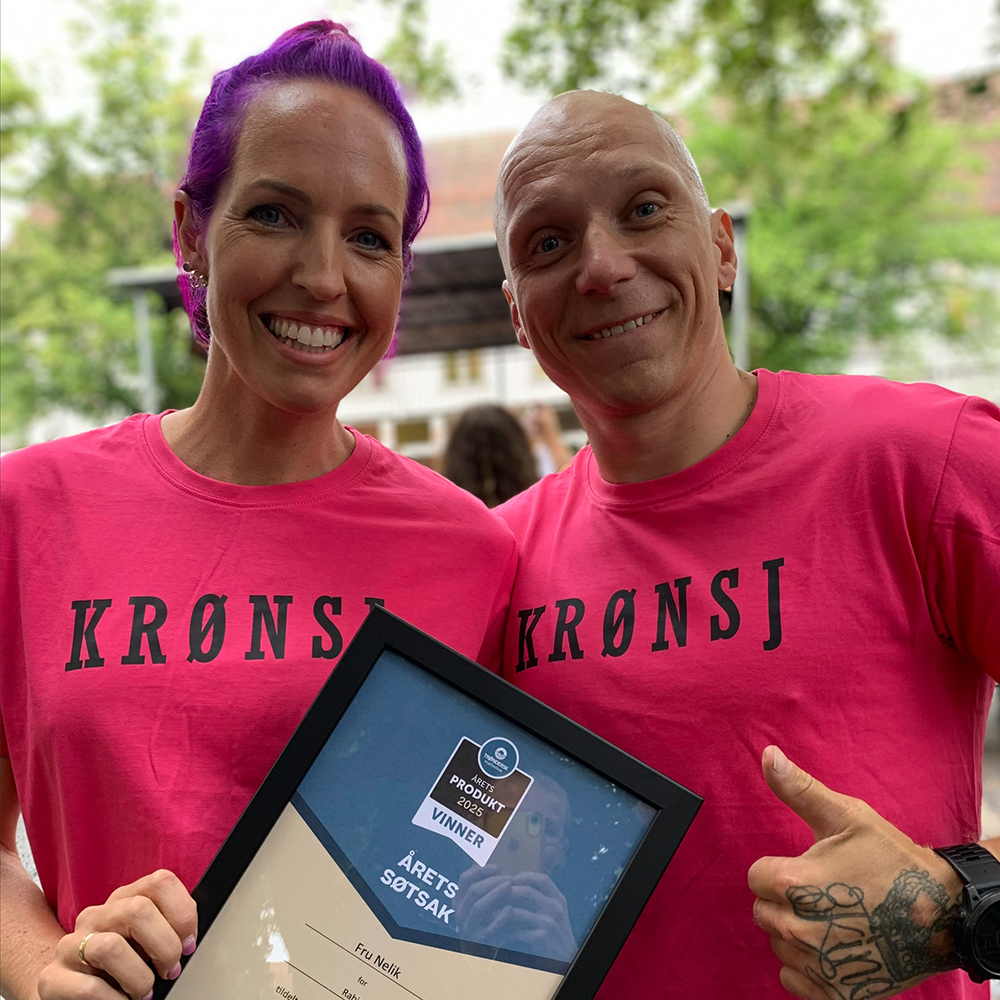 merch_tskjorte_rosa_marthe_og_morten